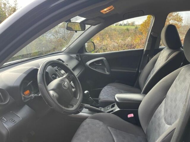 Сірий Тойота РАВ 4, об'ємом двигуна 2.2 л та пробігом 187 тис. км за 3100 $, фото 6 на Automoto.ua