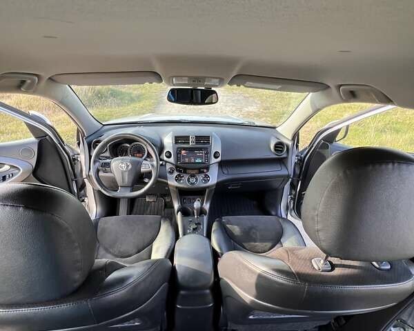 Тойота РАВ 4 2012 в Ровно на Automoto.ua Серый Тойота РАВ 4, объемом двигателя 2.2 л и пробегом 257 тыс. км за 13950 $, фото 26 на Automoto.ua