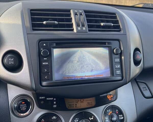 Тойота РАВ 4 2012 в Ровно на Automoto.ua Серый Тойота РАВ 4, объемом двигателя 2.2 л и пробегом 257 тыс. км за 13950 $, фото 18 на Automoto.ua