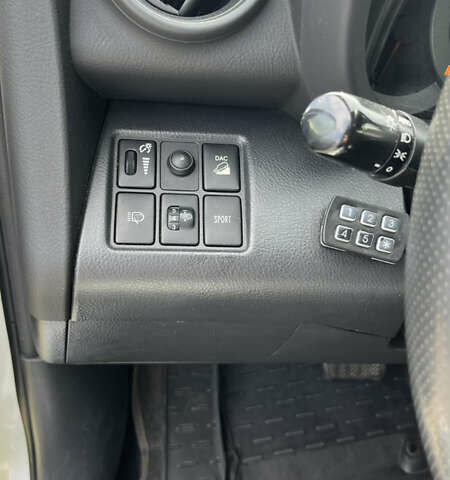 Сірий Тойота РАВ 4, об'ємом двигуна 2 л та пробігом 270 тис. км за 14700 $, фото 7 на Automoto.ua