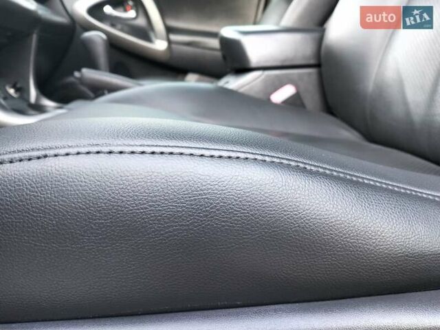 Сірий Тойота РАВ 4, об'ємом двигуна 2.23 л та пробігом 185 тис. км за 13800 $, фото 4 на Automoto.ua