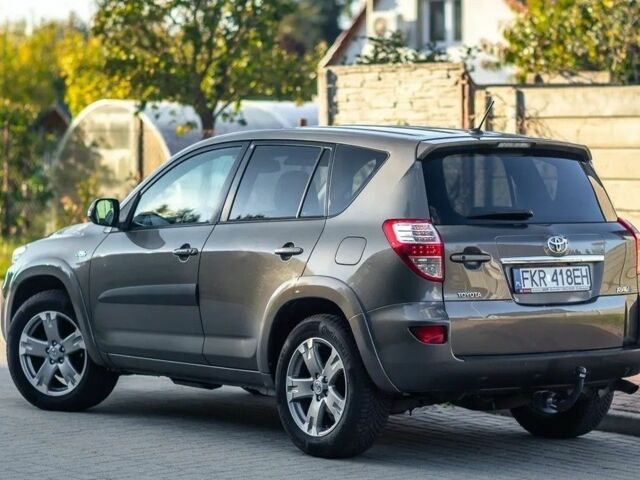 Сірий Тойота РАВ 4, об'ємом двигуна 2.2 л та пробігом 187 тис. км за 8000 $, фото 4 на Automoto.ua