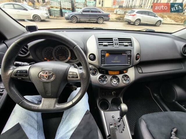 Сірий Тойота РАВ 4, об'ємом двигуна 2 л та пробігом 124 тис. км за 13800 $, фото 7 на Automoto.ua