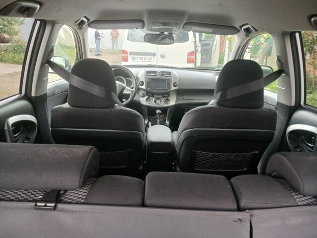 Серый Тойота РАВ 4, объемом двигателя 2.2 л и пробегом 251 тыс. км за 12000 $, фото 6 на Automoto.ua