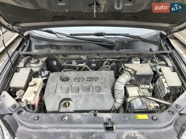 Сірий Тойота РАВ 4, об'ємом двигуна 2 л та пробігом 124 тис. км за 13800 $, фото 27 на Automoto.ua