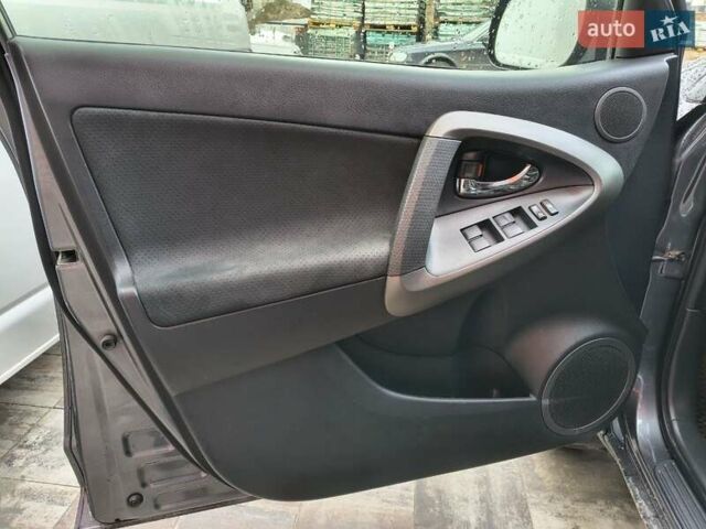 Сірий Тойота РАВ 4, об'ємом двигуна 2 л та пробігом 124 тис. км за 13800 $, фото 18 на Automoto.ua