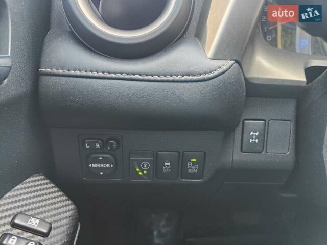 Сірий Тойота РАВ 4, об'ємом двигуна 2.49 л та пробігом 276 тис. км за 17250 $, фото 9 на Automoto.ua