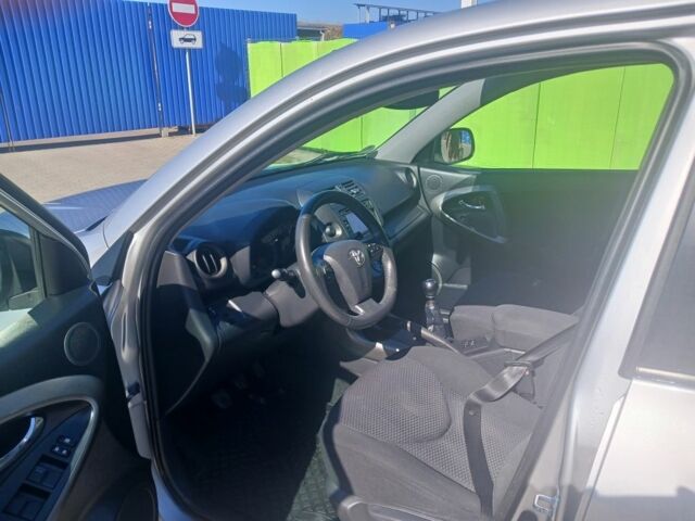 Серый Тойота РАВ 4, объемом двигателя 2.2 л и пробегом 251 тыс. км за 12000 $, фото 5 на Automoto.ua