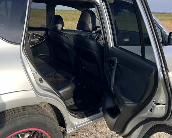 Тойота РАВ 4 2012 в Ровно на Automoto.ua Серый Тойота РАВ 4, объемом двигателя 2.2 л и пробегом 257 тыс. км за 13950 $, фото 28 на Automoto.ua