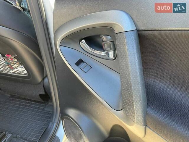 Серый Тойота РАВ 4, объемом двигателя 1.99 л и пробегом 160 тыс. км за 15500 $, фото 23 на Automoto.ua