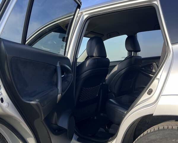 Тойота РАВ 4 2012 в Ровно на Automoto.ua Серый Тойота РАВ 4, объемом двигателя 2.2 л и пробегом 257 тыс. км за 13950 $, фото 19 на Automoto.ua