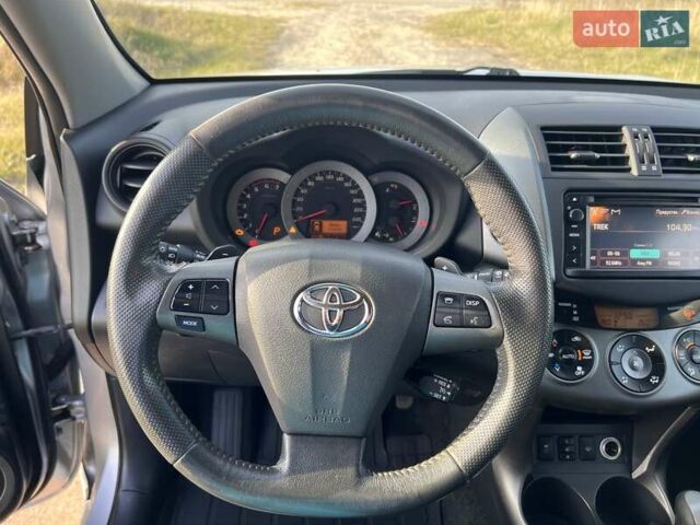 Тойота РАВ 4 2012 в Ровно на Automoto.ua Серый Тойота РАВ 4, объемом двигателя 2.2 л и пробегом 257 тыс. км за 13950 $, фото 10 на Automoto.ua