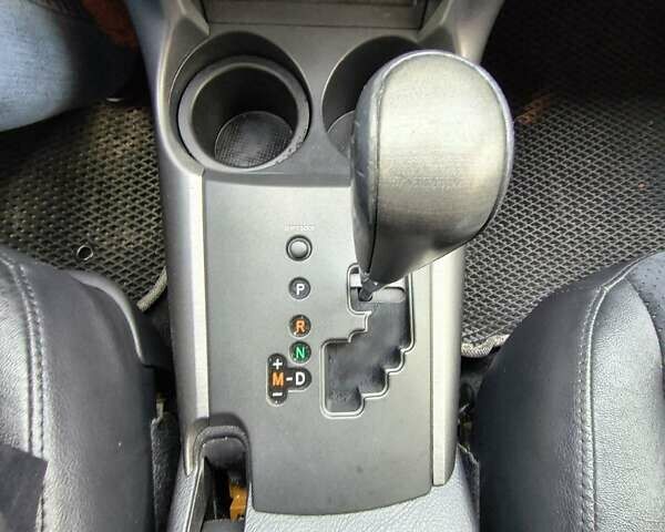 Сірий Тойота РАВ 4, об'ємом двигуна 2 л та пробігом 124 тис. км за 13800 $, фото 5 на Automoto.ua
