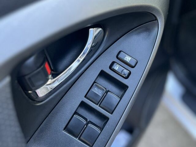 Сірий Тойота РАВ 4, об'ємом двигуна 2 л та пробігом 170 тис. км за 12800 $, фото 6 на Automoto.ua