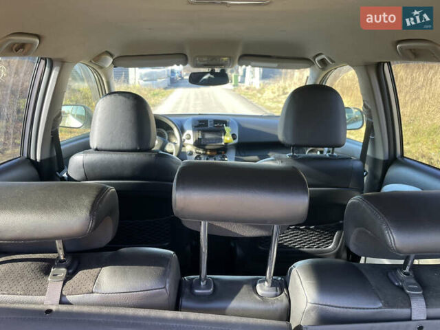 Сірий Тойота РАВ 4, об'ємом двигуна 2 л та пробігом 130 тис. км за 15500 $, фото 6 на Automoto.ua