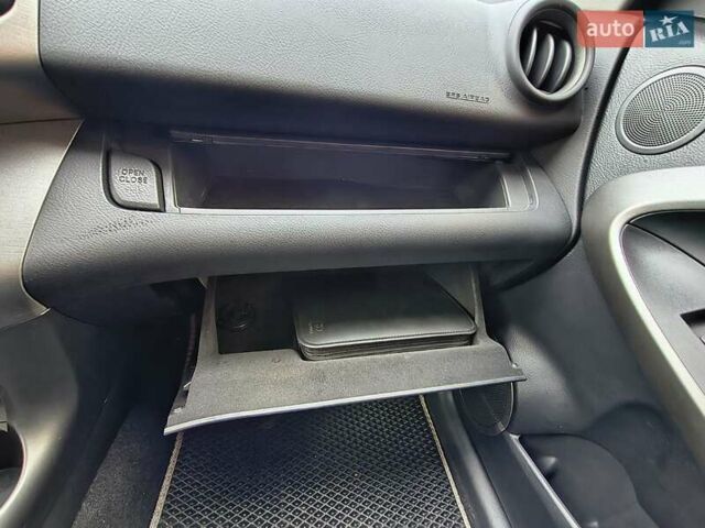 Сірий Тойота РАВ 4, об'ємом двигуна 2 л та пробігом 124 тис. км за 13800 $, фото 3 на Automoto.ua