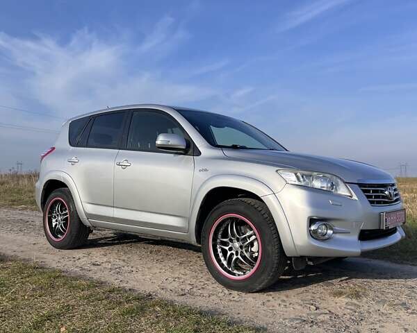 Тойота РАВ 4 2012 в Ровно на Automoto.ua Серый Тойота РАВ 4, объемом двигателя 2.2 л и пробегом 257 тыс. км за 13950 $, фото 4 на Automoto.ua