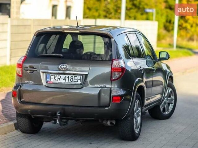 Сірий Тойота РАВ 4, об'ємом двигуна 2.2 л та пробігом 187 тис. км за 11000 $, фото 11 на Automoto.ua
