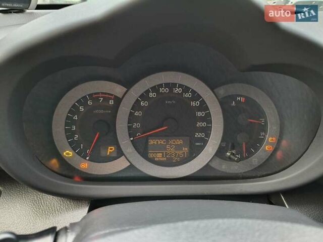 Сірий Тойота РАВ 4, об'ємом двигуна 2 л та пробігом 124 тис. км за 13800 $, фото 8 на Automoto.ua