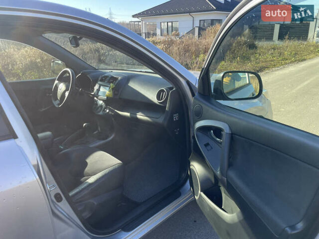 Сірий Тойота РАВ 4, об'ємом двигуна 2 л та пробігом 130 тис. км за 15500 $, фото 14 на Automoto.ua