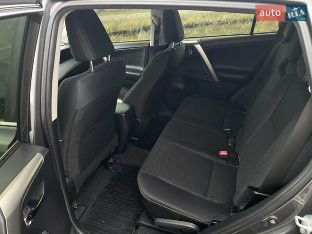 Сірий Тойота РАВ 4, об'ємом двигуна 2.49 л та пробігом 180 тис. км за 15900 $, фото 21 на Automoto.ua