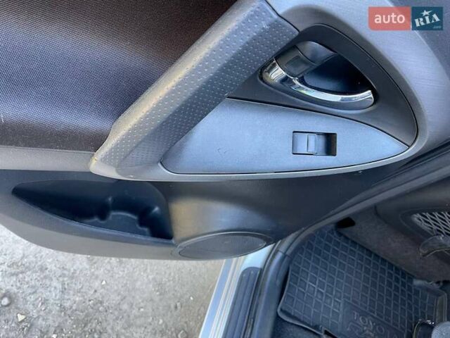 Серый Тойота РАВ 4, объемом двигателя 1.99 л и пробегом 160 тыс. км за 15500 $, фото 22 на Automoto.ua