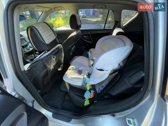 Серый Тойота РАВ 4, объемом двигателя 1.99 л и пробегом 160 тыс. км за 15500 $, фото 25 на Automoto.ua