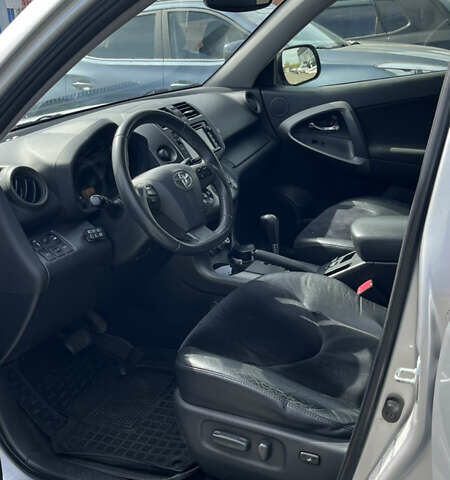 Сірий Тойота РАВ 4, об'ємом двигуна 2 л та пробігом 270 тис. км за 14700 $, фото 4 на Automoto.ua