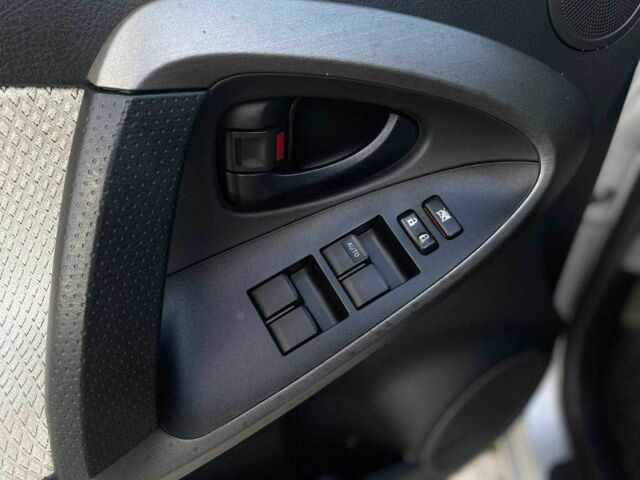 Серый Тойота РАВ 4, объемом двигателя 0 л и пробегом 210 тыс. км за 10490 $, фото 11 на Automoto.ua