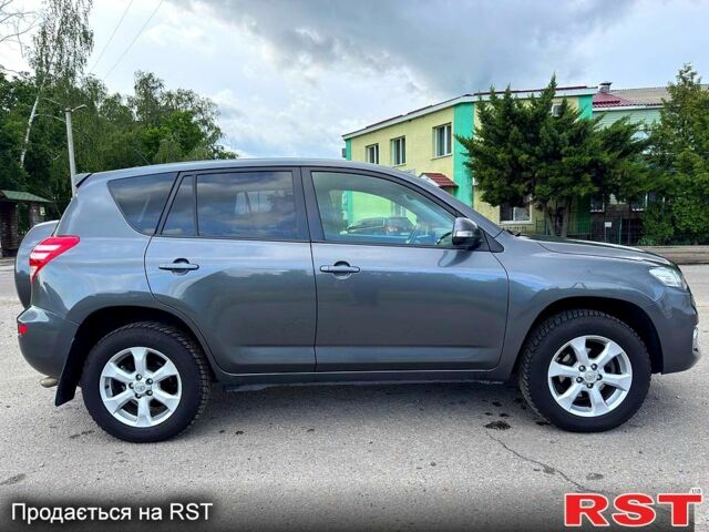 Серый Тойота РАВ 4, объемом двигателя 2 л и пробегом 149 тыс. км за 11350 $, фото 4 на Automoto.ua