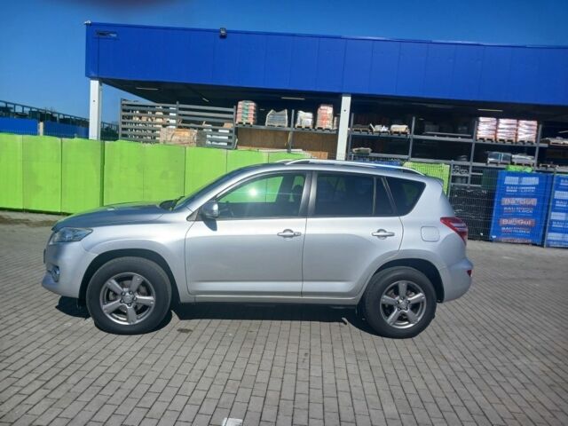 Серый Тойота РАВ 4, объемом двигателя 2.2 л и пробегом 251 тыс. км за 12000 $, фото 2 на Automoto.ua