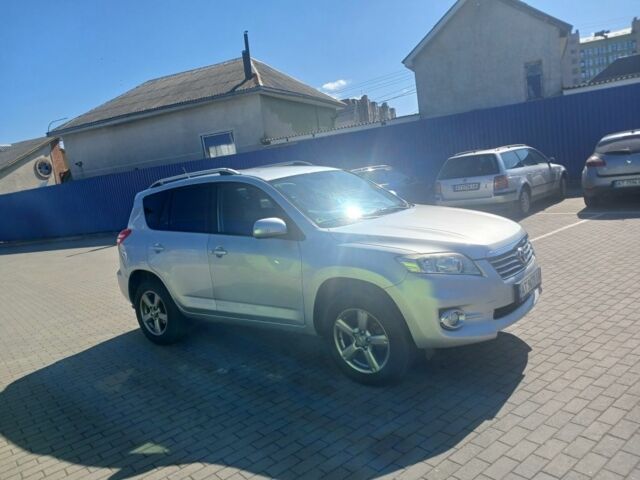 Серый Тойота РАВ 4, объемом двигателя 2.2 л и пробегом 251 тыс. км за 12000 $, фото 1 на Automoto.ua