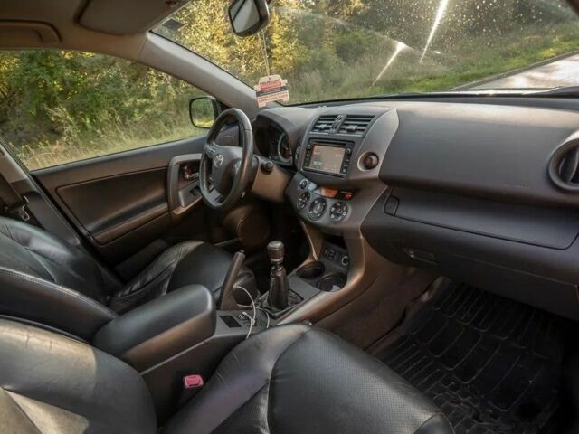 Сірий Тойота РАВ 4, об'ємом двигуна 2.2 л та пробігом 187 тис. км за 7200 $, фото 16 на Automoto.ua