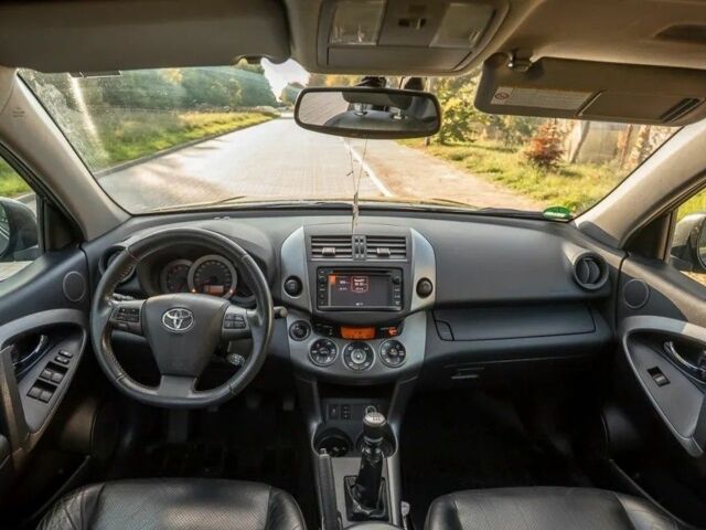 Сірий Тойота РАВ 4, об'ємом двигуна 2.2 л та пробігом 187 тис. км за 8000 $, фото 11 на Automoto.ua