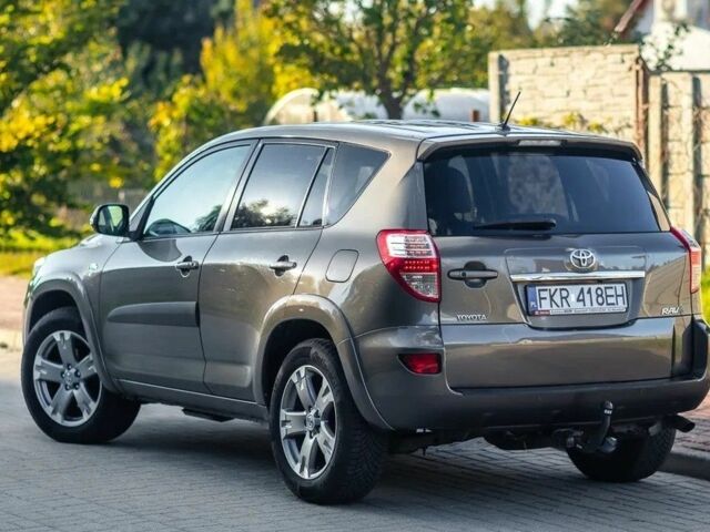 Сірий Тойота РАВ 4, об'ємом двигуна 2.2 л та пробігом 187 тис. км за 8000 $, фото 8 на Automoto.ua