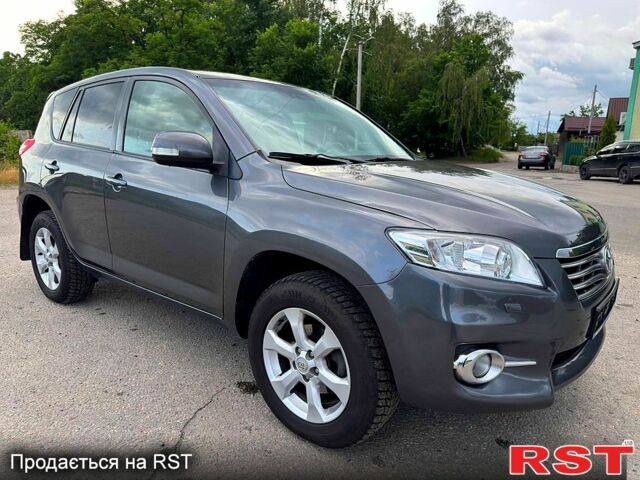 Серый Тойота РАВ 4, объемом двигателя 2 л и пробегом 149 тыс. км за 11350 $, фото 2 на Automoto.ua