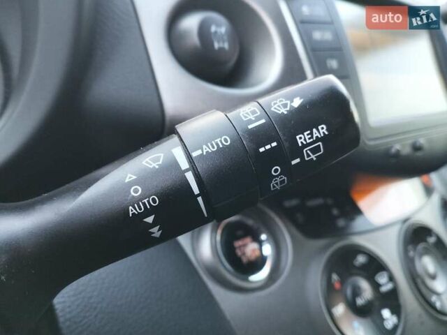 Сірий Тойота РАВ 4, об'ємом двигуна 2.23 л та пробігом 185 тис. км за 13800 $, фото 11 на Automoto.ua