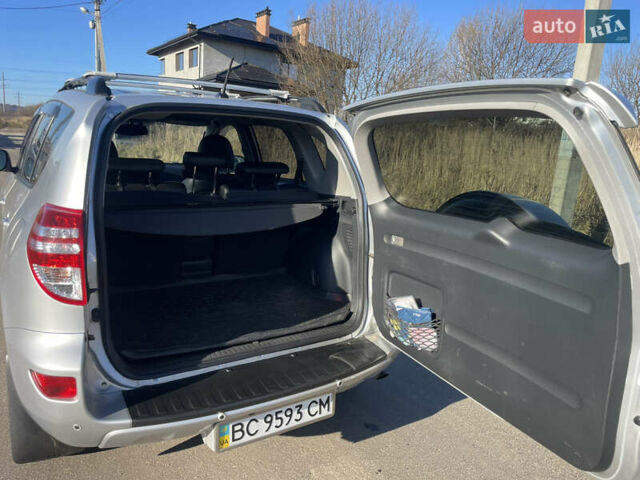 Сірий Тойота РАВ 4, об'ємом двигуна 2 л та пробігом 130 тис. км за 15500 $, фото 5 на Automoto.ua