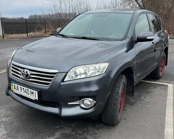 Серый Тойота РАВ 4, объемом двигателя 2 л и пробегом 144 тыс. км за 12500 $, фото 2 на Automoto.ua