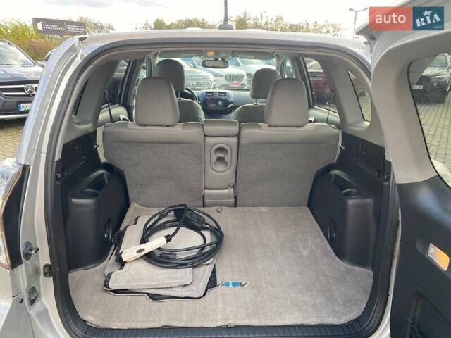 Тойота РАВ 4 2012 в Львове на Automoto.ua Серый Тойота РАВ 4, объемом двигателя 0 л и пробегом 142 тыс. км за 11500 $, фото 24 на Automoto.ua