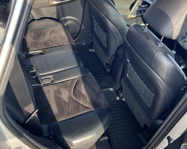 Тойота РАВ 4 2012 в Ровно на Automoto.ua Серый Тойота РАВ 4, объемом двигателя 2.2 л и пробегом 257 тыс. км за 13950 $, фото 29 на Automoto.ua