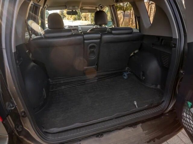 Сірий Тойота РАВ 4, об'ємом двигуна 2.2 л та пробігом 187 тис. км за 8000 $, фото 15 на Automoto.ua