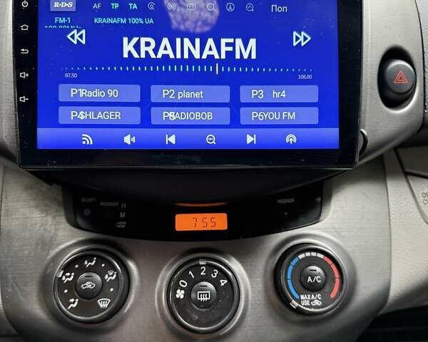 Сірий Тойота РАВ 4, об'ємом двигуна 2.5 л та пробігом 147 тис. км за 11950 $, фото 31 на Automoto.ua