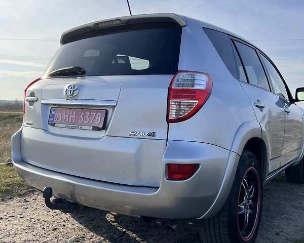 Тойота РАВ 4 2012 в Ровно на Automoto.ua Серый Тойота РАВ 4, объемом двигателя 2.2 л и пробегом 257 тыс. км за 13950 $, фото 8 на Automoto.ua