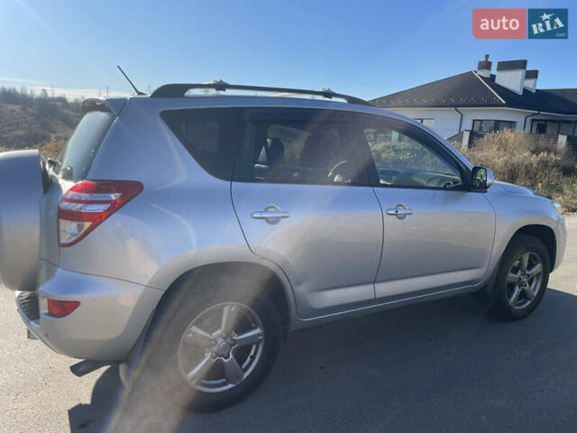 Сірий Тойота РАВ 4, об'ємом двигуна 2 л та пробігом 130 тис. км за 15500 $, фото 4 на Automoto.ua