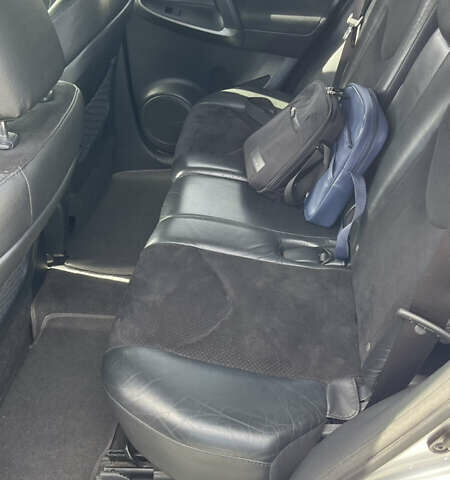 Сірий Тойота РАВ 4, об'ємом двигуна 2 л та пробігом 270 тис. км за 14700 $, фото 5 на Automoto.ua