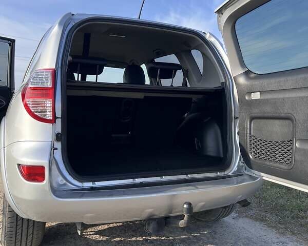 Тойота РАВ 4 2012 в Ровно на Automoto.ua Серый Тойота РАВ 4, объемом двигателя 2.2 л и пробегом 257 тыс. км за 13950 $, фото 21 на Automoto.ua