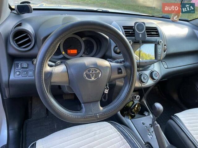 Серый Тойота РАВ 4, объемом двигателя 1.99 л и пробегом 160 тыс. км за 15500 $, фото 16 на Automoto.ua