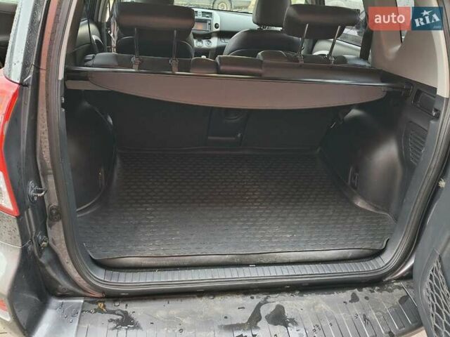 Сірий Тойота РАВ 4, об'ємом двигуна 2 л та пробігом 124 тис. км за 13800 $, фото 14 на Automoto.ua