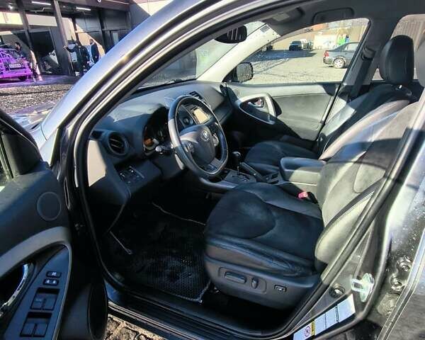 Сірий Тойота РАВ 4, об'ємом двигуна 2 л та пробігом 124 тис. км за 13800 $, фото 21 на Automoto.ua